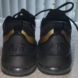 Women's Nike Air Max Motion 2